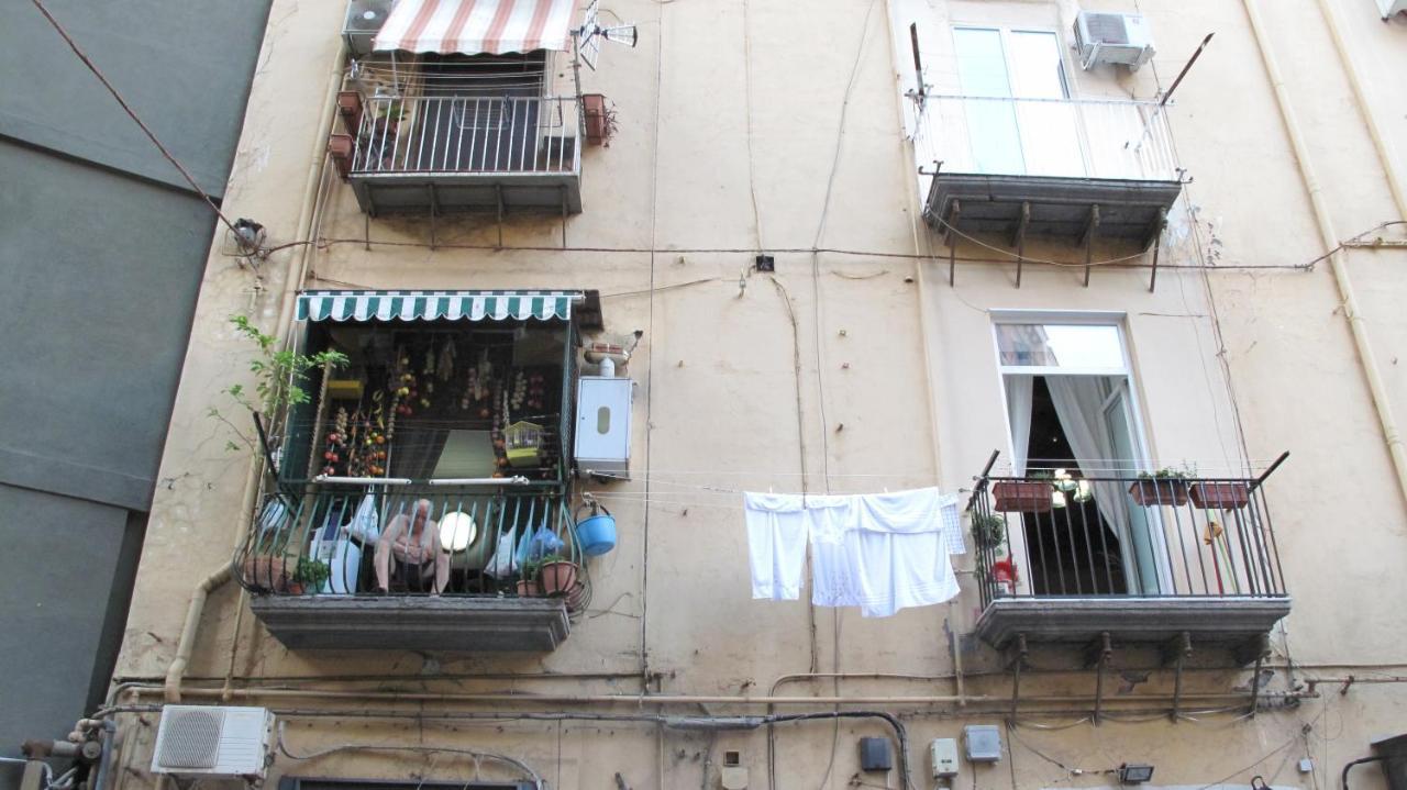 Appartamento Moderno Nel Centro Storico نابولي المظهر الخارجي الصورة